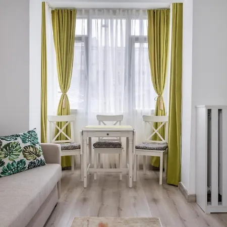 Laroka House Cosy And Modern Apartment Universitate-City Centre-3
